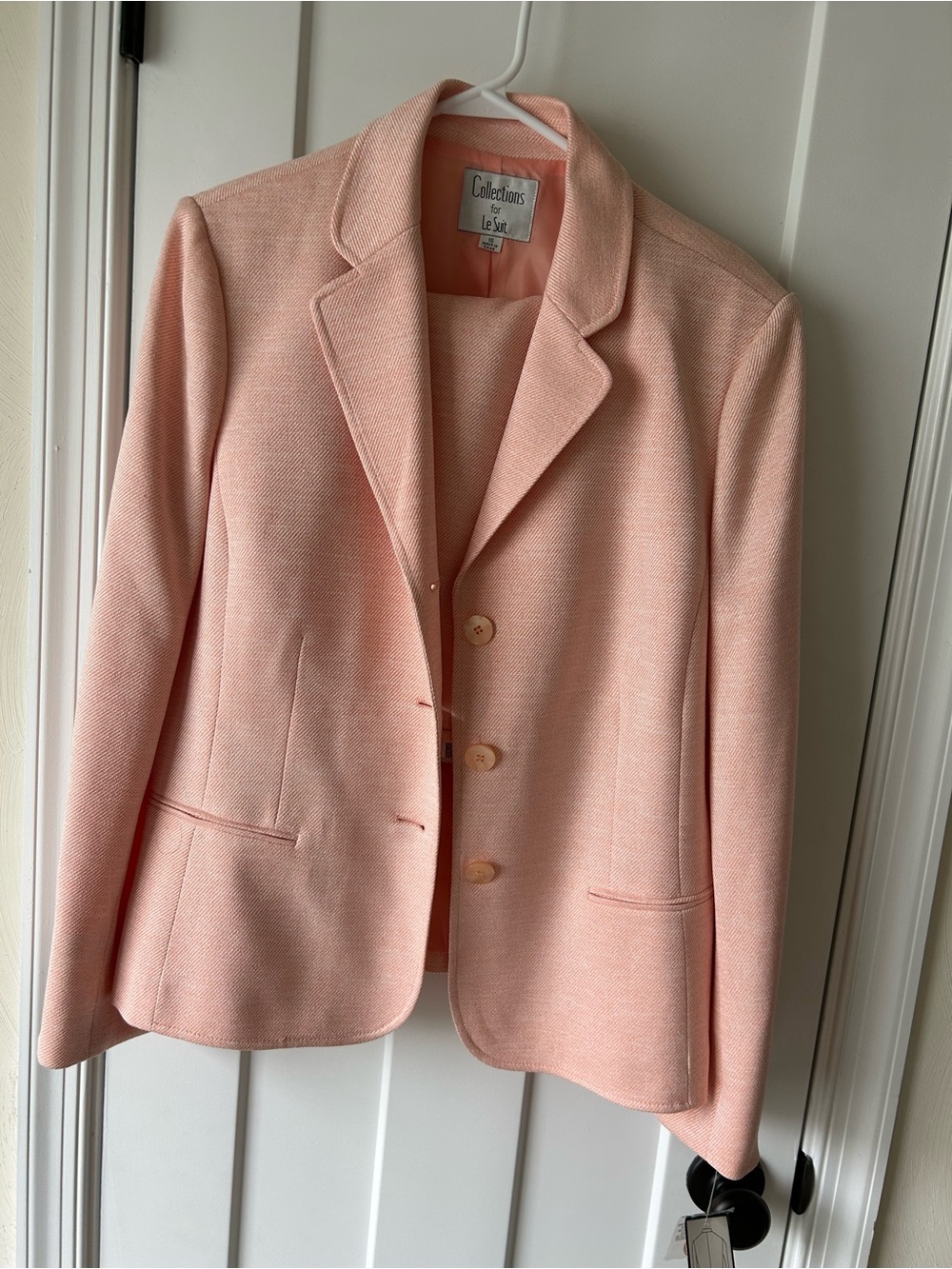 NWT - Le Suit - Light Peach Skirt with Structured Blazer - Picture 3 of 11